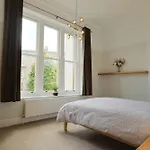 דירה Three Bedroom Flat In Eaton Crescent