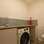 דירה Three Bedroom Flat In Eaton Crescent בריסטול