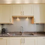דירה Three Bedroom Flat In Eaton Crescent *