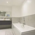 Three Bedroom Flat In Eaton Crescent *