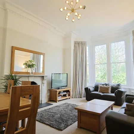 アパート Three Bedroom Flat In Eaton Crescent *