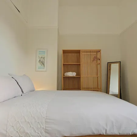 Three Bedroom Flat In Eaton Crescent