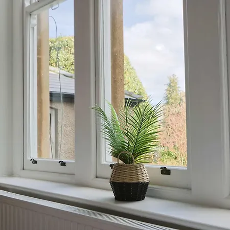 Three Bedroom Flat In Eaton Crescent アパート