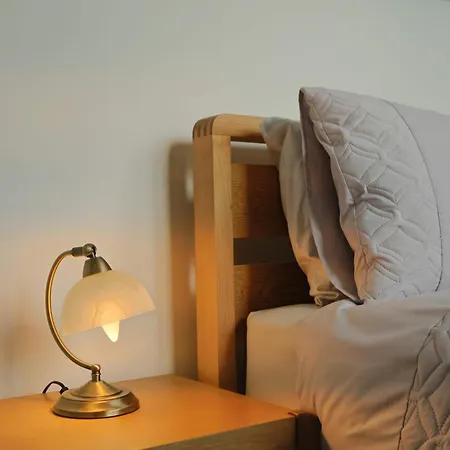 Three Bedroom Flat In Eaton Crescent 公寓 *