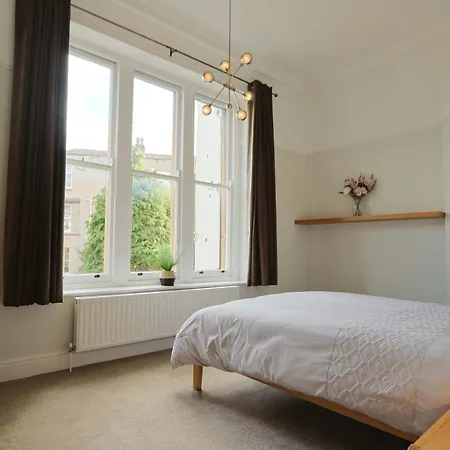 Apartman Three Bedroom Flat In Eaton Crescent