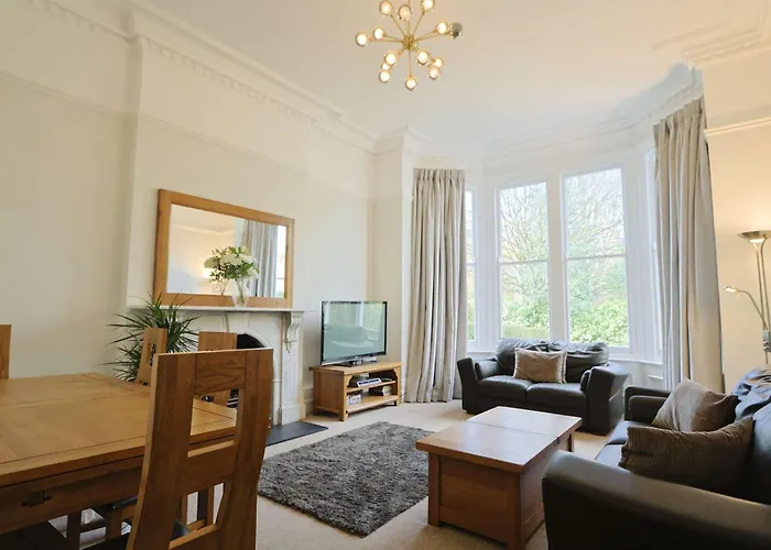 Apartament Three Bedroom Flat In Eaton Crescent *