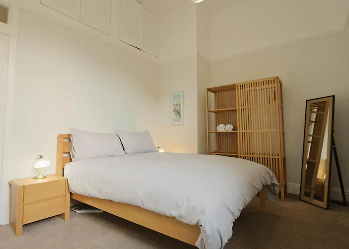 アパート Three Bedroom Flat In Eaton Crescent *