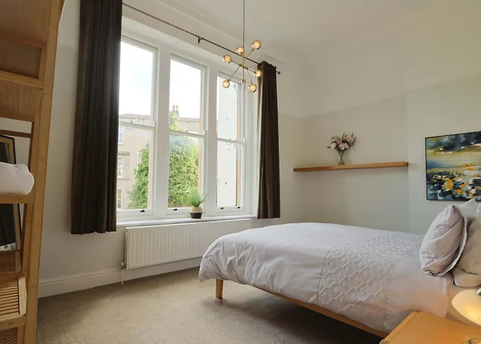 アパート Three Bedroom Flat In Eaton Crescent