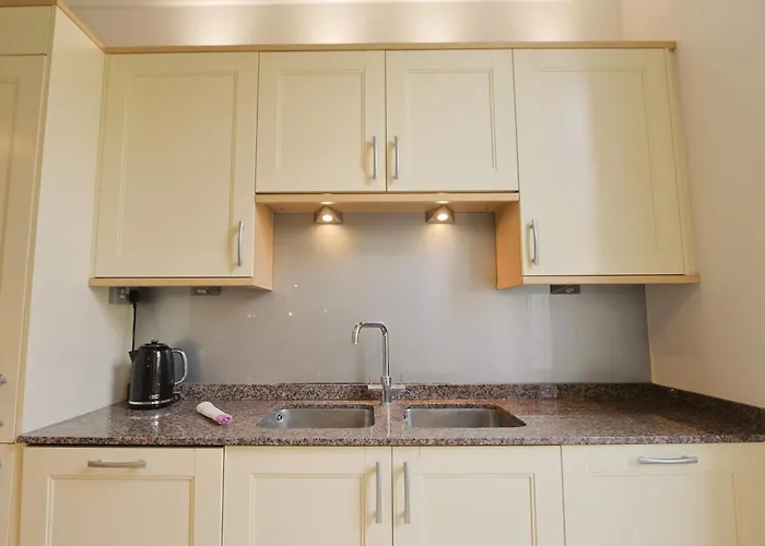 アパート Three Bedroom Flat In Eaton Crescent *